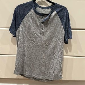 Gap Henley tee